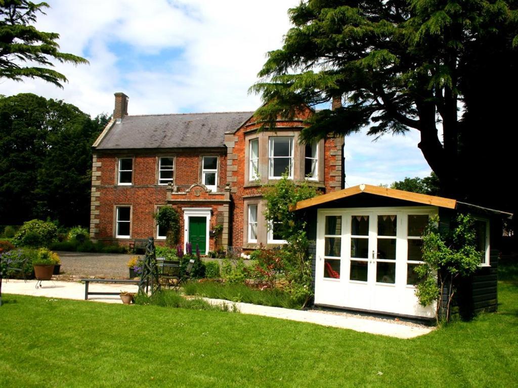 Broomhouse Farmhouse Cheswick  ภายนอก รูปภาพ